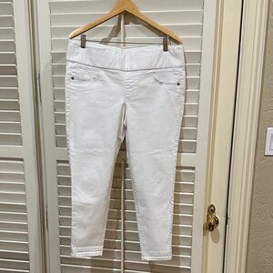 Elegant White reCreation Cropped Jeans for Women.Size 12